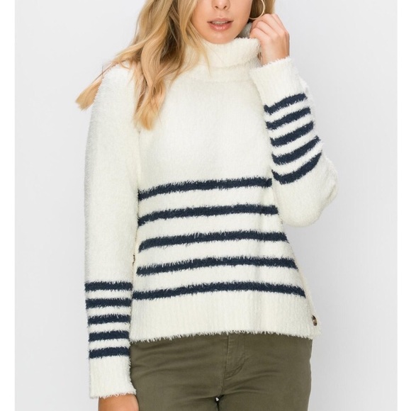 Last One // STRIPED TURTLENECK SWEATER - Picture 4 of 4